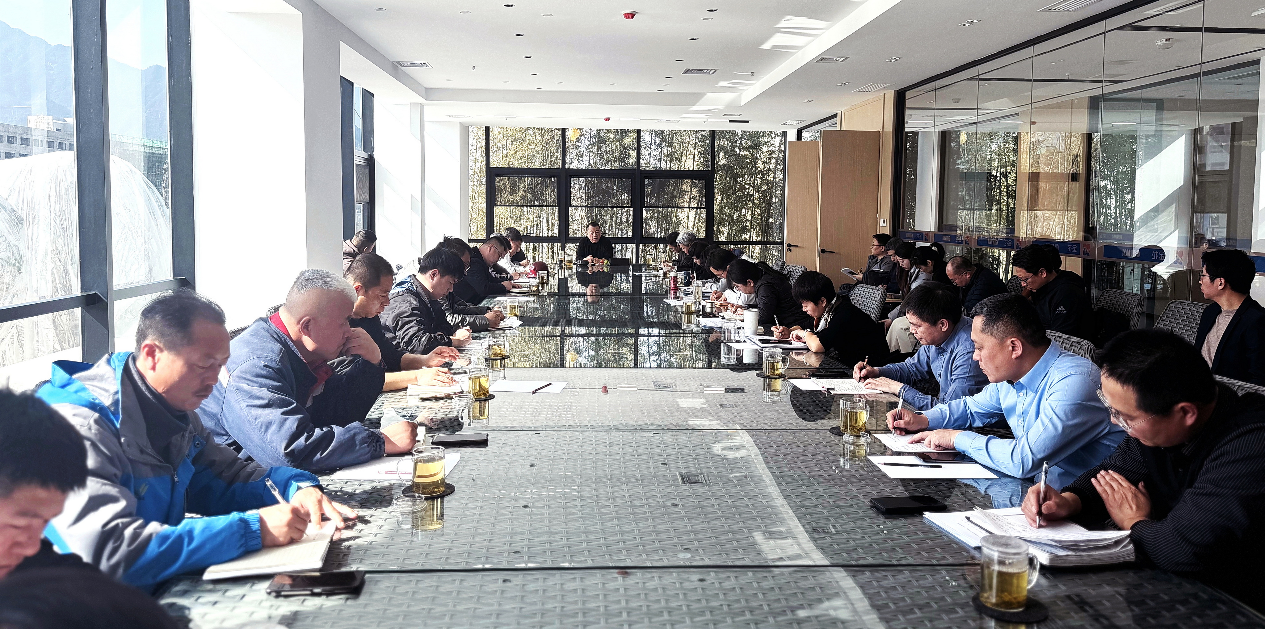 東升國際股份董事長邢雅江攜經營管理團隊一行對草堂項目施工現場進行全面巡查 東升國際股份董事長邢雅江攜經營管理團隊一行對草堂項目施工現場進行全面巡查
